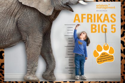Africas Big five Header Kind Elefant Messlatte